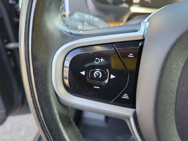 Used 2021 Volvo XC90 T6 Momentum w/ Protection Package Premier AWD/4WD image 27