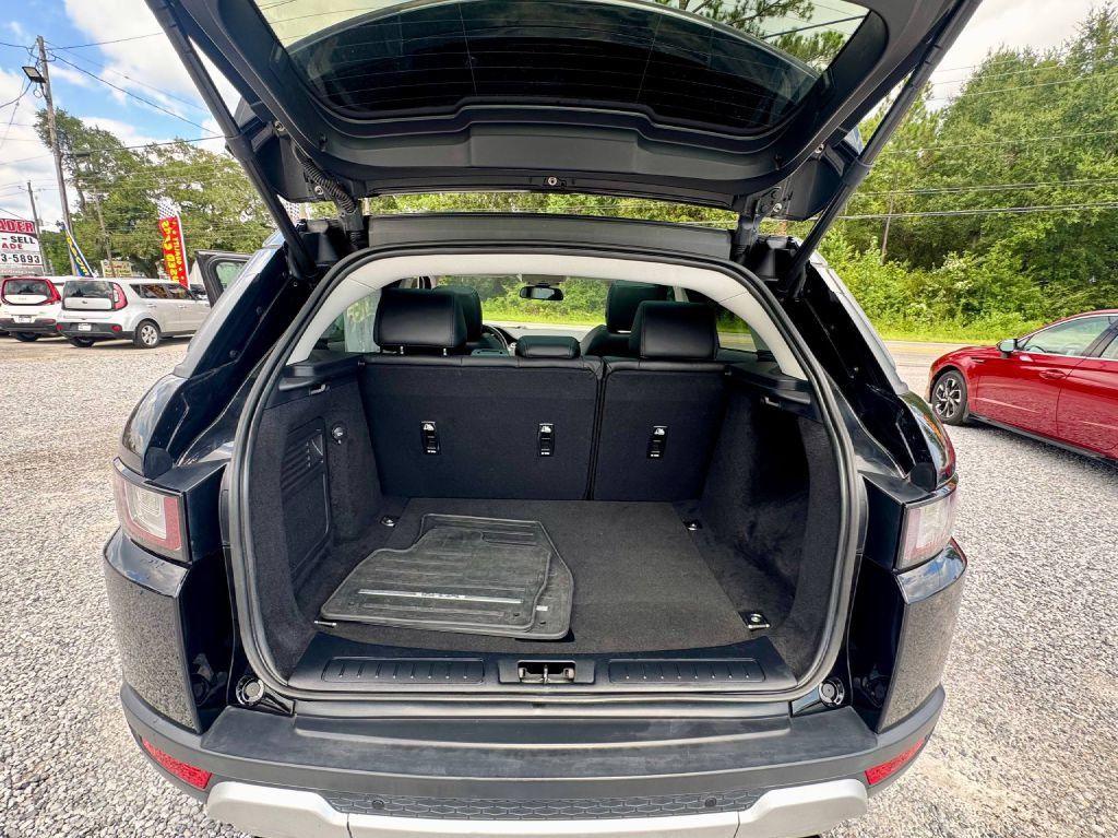 Used 2019 Land Rover Range Rover Evoque SE AWD/4WD image 11