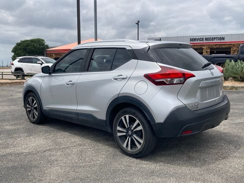 Used 2019 Nissan Kicks SV image 6