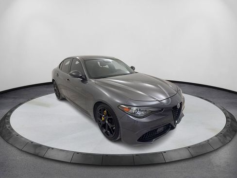 Used 2020 Alfa Romeo Giulia w/ Quick Order Package 22K Sport image 3