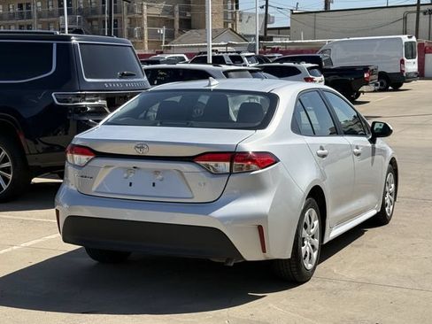 Used 2025 Toyota Corolla LE FWD image 4