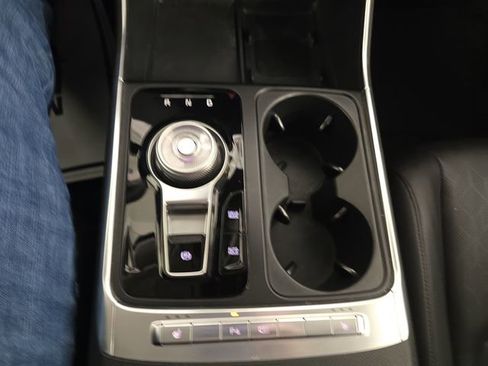 Used 2025 Kia Carnival EX FWD image 21