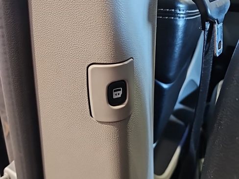 Used 2019 Dodge Grand Caravan SXT image 23