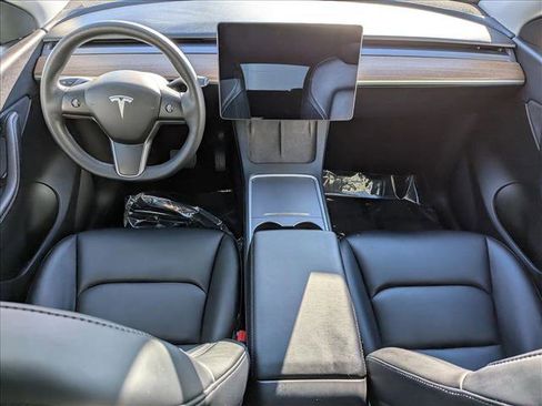 Used 2022 Tesla Model Y Long Range image 19