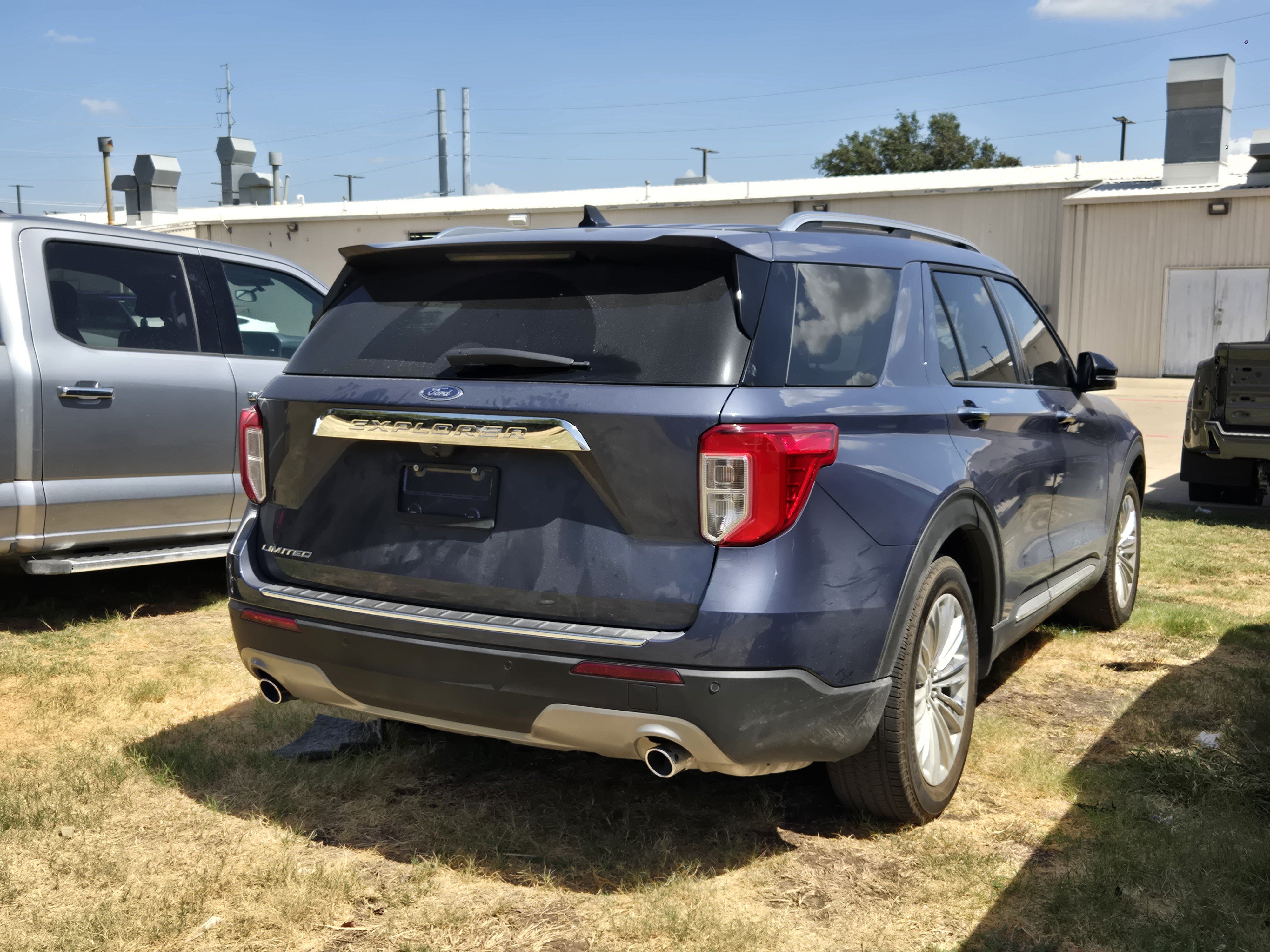 Used 2021 Ford Explorer Limited w/ Equipment Group 301A RWD image 6