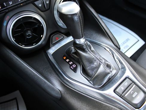 Used 2022 Chevrolet Camaro LT RWD image 15