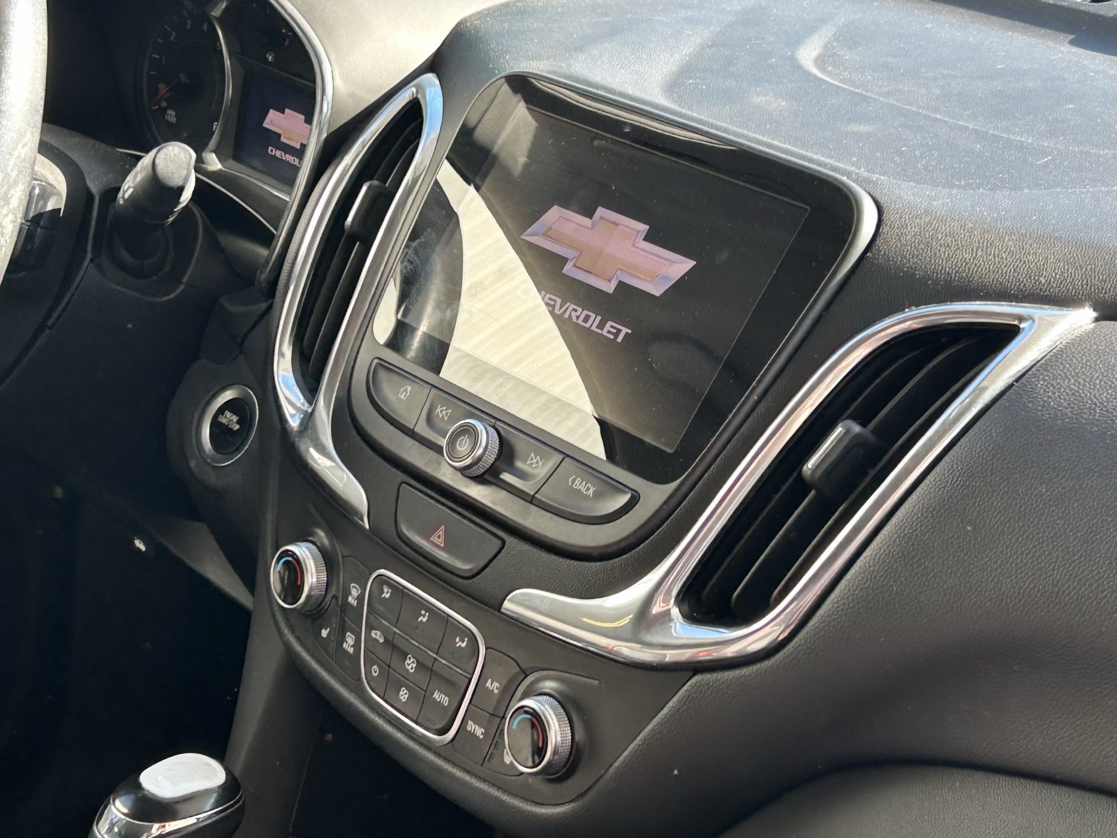 Used 2019 Chevrolet Equinox LT AWD/4WD image 10