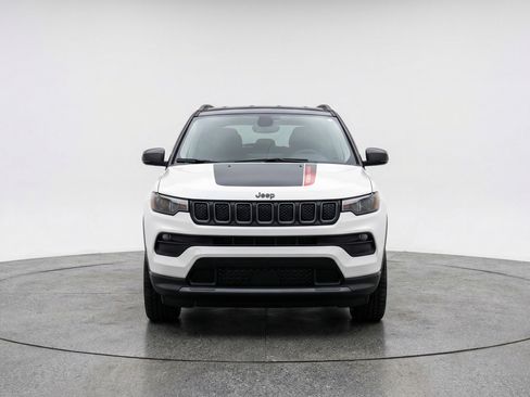 Used 2025 Jeep Compass Trailhawk AWD/4WD image 2