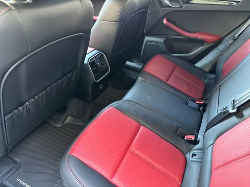 Certified 2020 Porsche Macan image 14