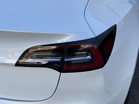 Used 2021 Tesla Model 3 Standard Range Plus image 4