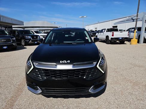 Used 2025 Kia Sportage LX FWD image 3