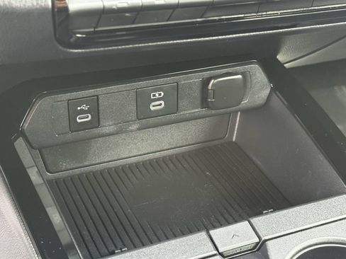Used 2024 Toyota Prius LE FWD image 23