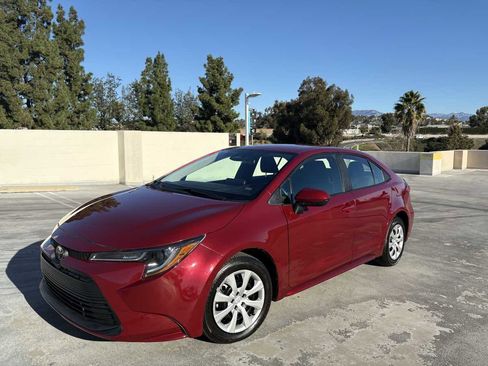 Used 2025 Toyota Corolla LE image 2