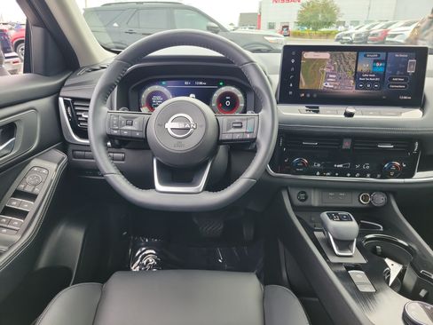 Used 2024 Nissan Rogue SL AWD/4WD image 10
