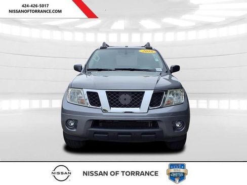 Used 2018 Nissan Frontier SV RWD image 2