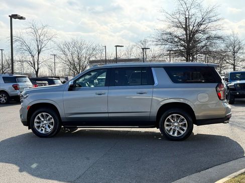 Used 2024 Chevrolet Suburban Premier image 10