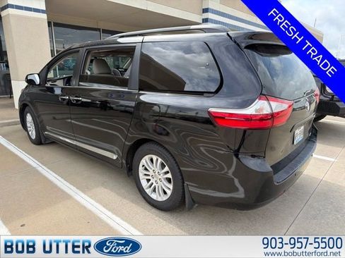 Used 2015 Toyota Sienna XLE w/ XLE Navigation Package FWD image 5