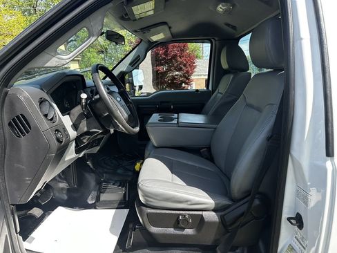 Used 2014 Ford F550 4x4 Regular Cab Super Duty image 33