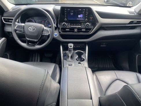 Used 2021 Toyota Highlander XLE image 35