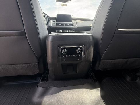 Used 2022 Chevrolet Tahoe Z71 w/ Off-Road Capability Package image 16