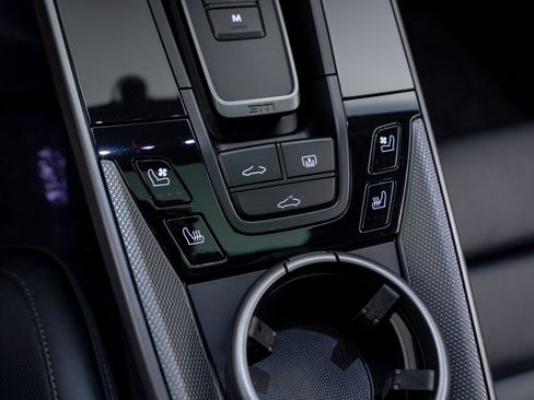 Certified 2024 Porsche 911 Carrera RWD image 19