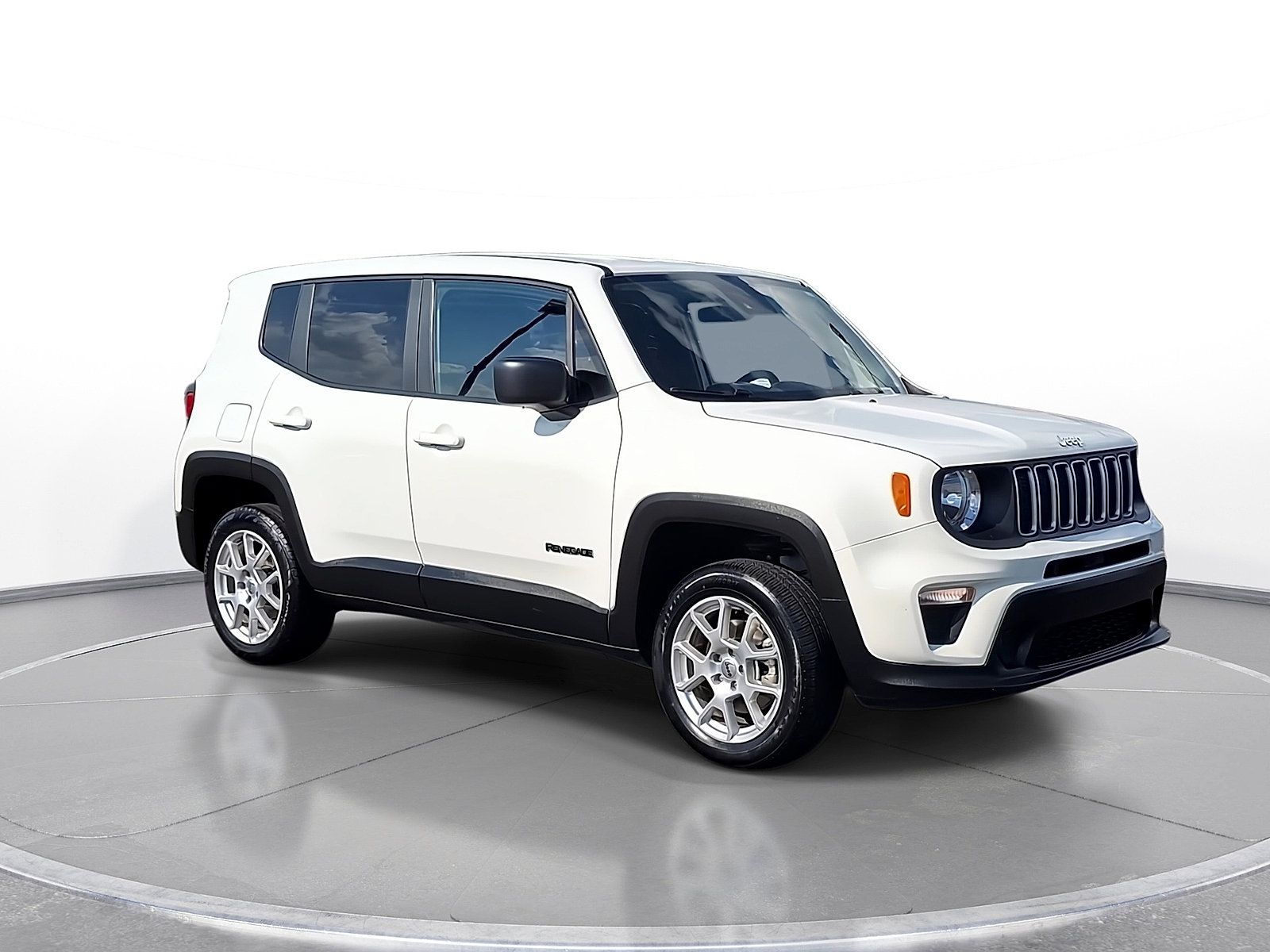 Used 2023 Jeep Renegade Latitude AWD/4WD image 2
