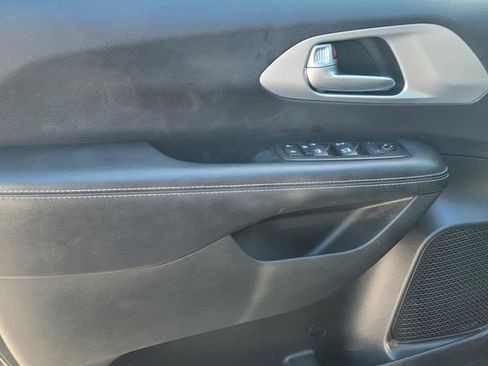 Used 2019 Chrysler Pacifica Touring Plus w/ S Appearance Package image 10