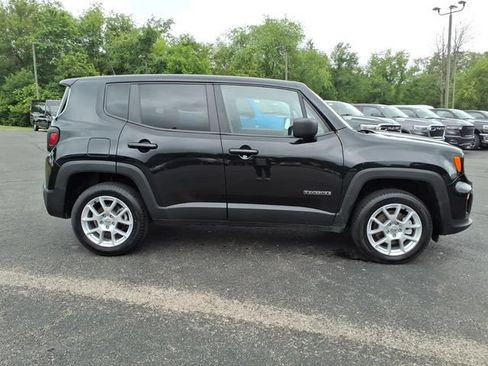 Certified 2023 Jeep Renegade Latitude AWD/4WD image 8