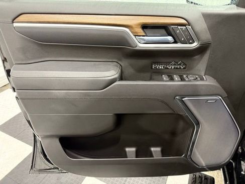 Used 2025 Chevrolet Silverado 1500 High Country w/ High Country Premium Package image 15