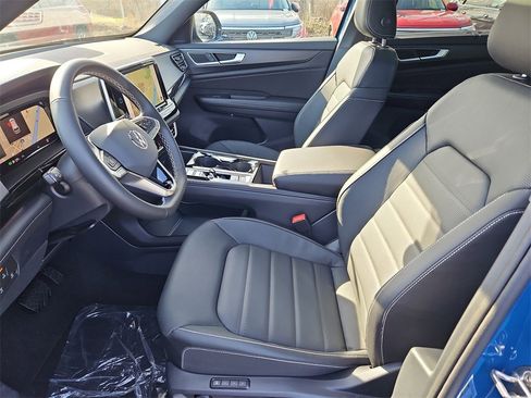 Certified 2025 Volkswagen Atlas Cross Sport SEL image 23