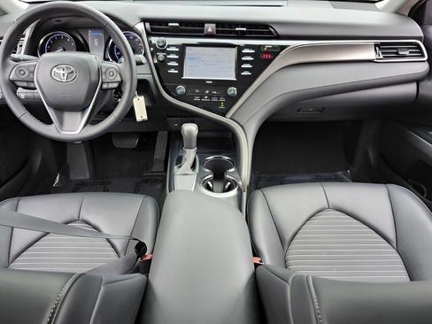 Used 2020 Toyota Camry SE image 13