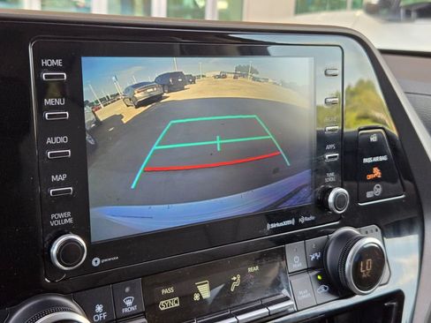 Used 2021 Toyota Highlander XLE FWD image 33