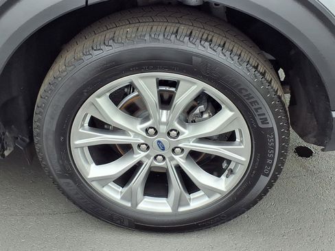 Used 2024 Ford Explorer XLT w/ Equipment Group 202A AWD/4WD image 29