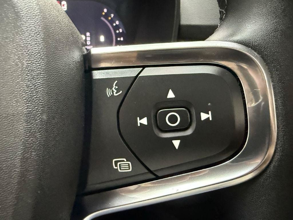 Used 2023 Volvo XC40 B5 Plus AWD/4WD image 15