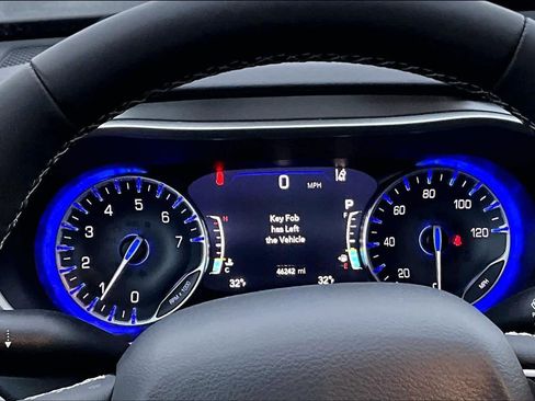 Used 2024 Chrysler Pacifica Touring-L image 18