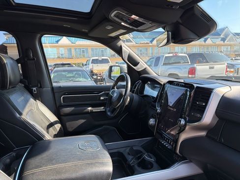 Used 2019 RAM 1500 Laramie AWD/4WD image 16