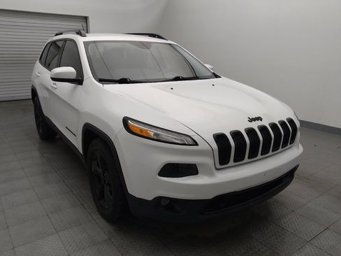 Used 2018 Jeep Cherokee Latitude w/ Altitude Package image 13