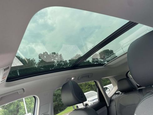 Certified 2023 Volkswagen Taos SE FWD image 17