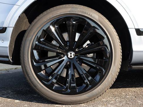 Used 2023 Bentley Bentayga AWD/4WD image 83