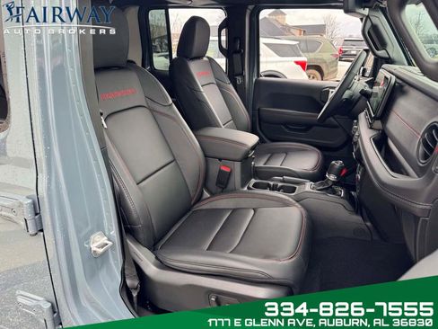 Used 2025 Jeep Gladiator Rubicon w/ Convenience Group image 12