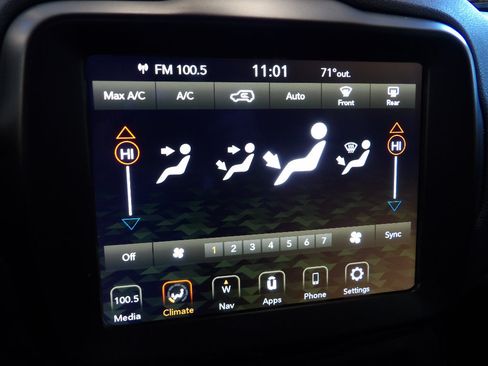 Used 2023 Jeep Renegade Trailhawk AWD/4WD image 35