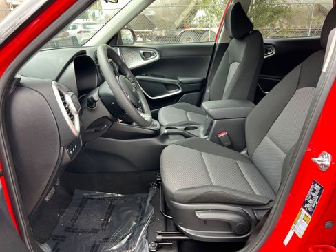 Used 2025 Kia Soul LX w/ LX Technology Package image 22