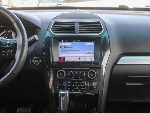 Used 2017 Ford Explorer XLT w/ Equipment Group 202A image 11