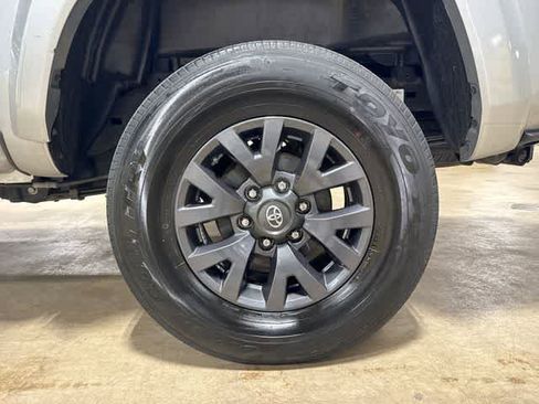 Certified 2023 Toyota Tacoma SR5 AWD/4WD image 10