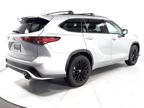 Used 2023 Toyota Highlander XSE image 4