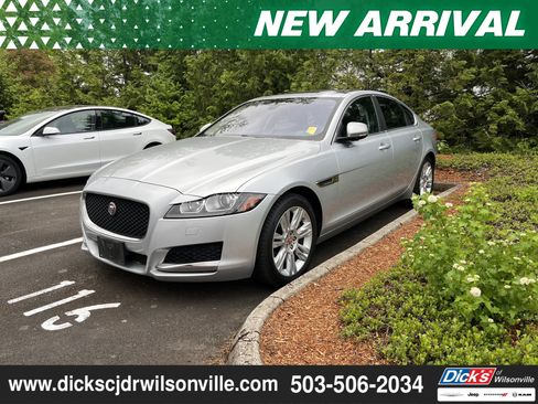 Used 2016 Jaguar XF Premium AWD/4WD image 5