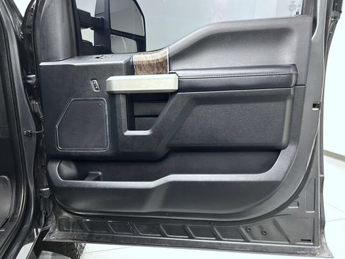 Used 2019 Ford F250 Lariat w/ Lariat Value Package AWD/4WD image 16