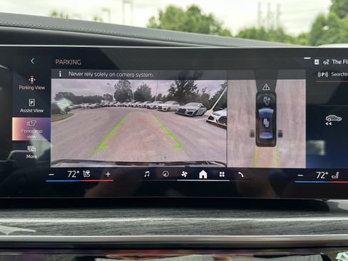 Used 2025 BMW 760i xDrive w/ Executive Package image 27