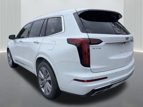 Used 2023 Cadillac XT6 Premium Luxury w/ Technology Package FWD image 7