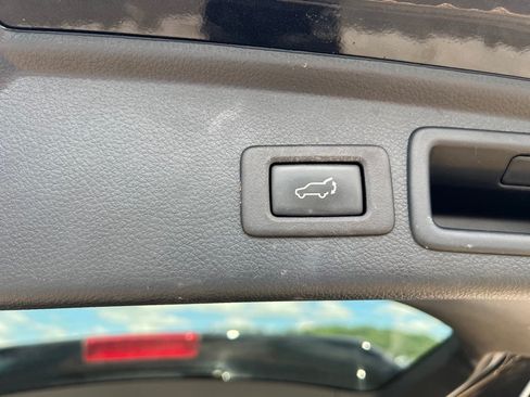 Used 2016 Subaru Forester 2.5i Limited AWD/4WD image 11